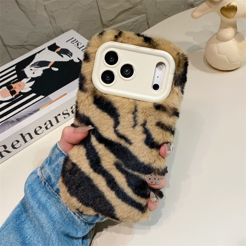 豪華なゼブラ柄ふわふわプラッシュスマホケース iPhone  - Phone Cases Iphone 16 のレビューと価格