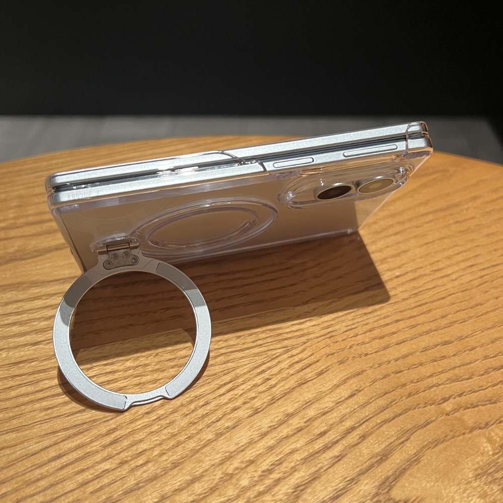 Samsung Z Fold 8用ワイドケース クリア半透明 - Clear Magsafe Case のレビューと価格